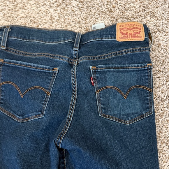 Levi's Women's Dark Indigo Denim Capris - Picture 3 of 4